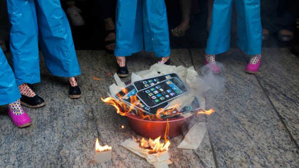 Burning Iphones http://www.gizmodo.co.uk/2012/10/is-it-immoral-to-own-an-iphone-5/